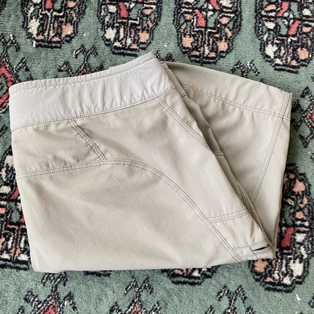 Arc’teryx women’s lightweight hiking shorts - Picture 6 of 10
